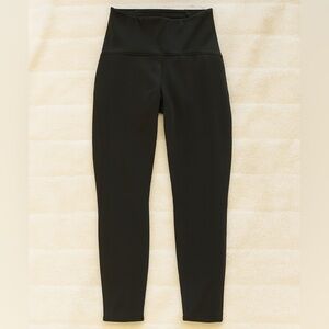 Lululemon athletica crop leggings in dark green size women’s 4 like-new